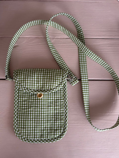 Sewing instructions for a small sewing/knitting bag
