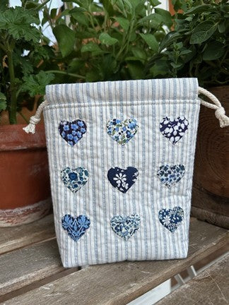 Kit for small log cabin project bag in blue colors