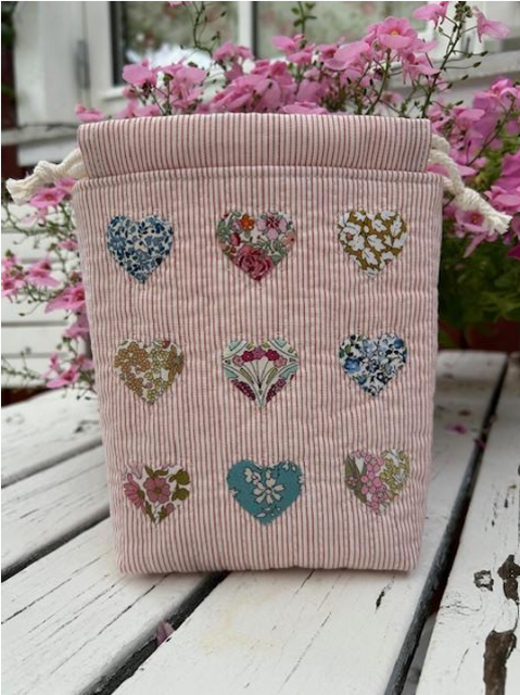 Kit for small log cabin project bag in blue colors